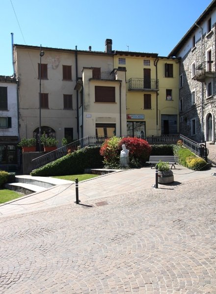 casa indipendente in vendita ad Alta Valle Intelvi in zona Lanzo d'Intelvi