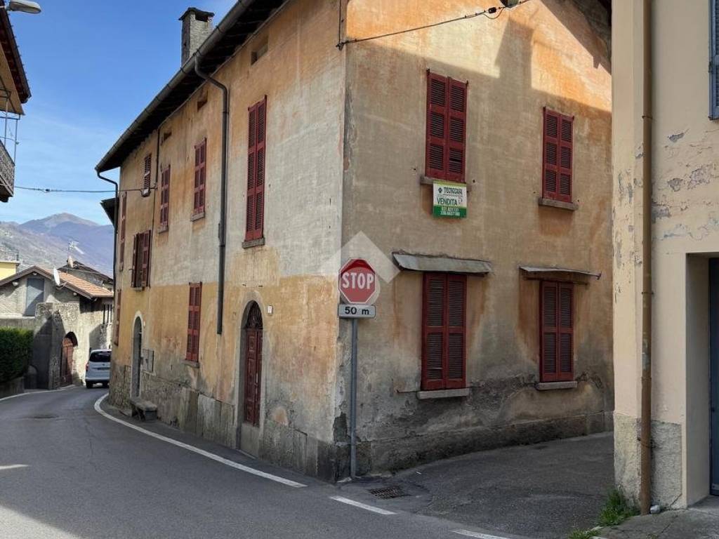 appartamento in vendita ad Alta Valle Intelvi in zona Pellio Intelvi