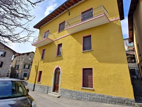 casa indipendente in vendita ad Alta Valle Intelvi in zona Ramponio Verna