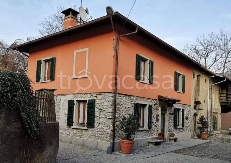 appartamento in vendita ad Alta Valle Intelvi in zona Lanzo d'Intelvi