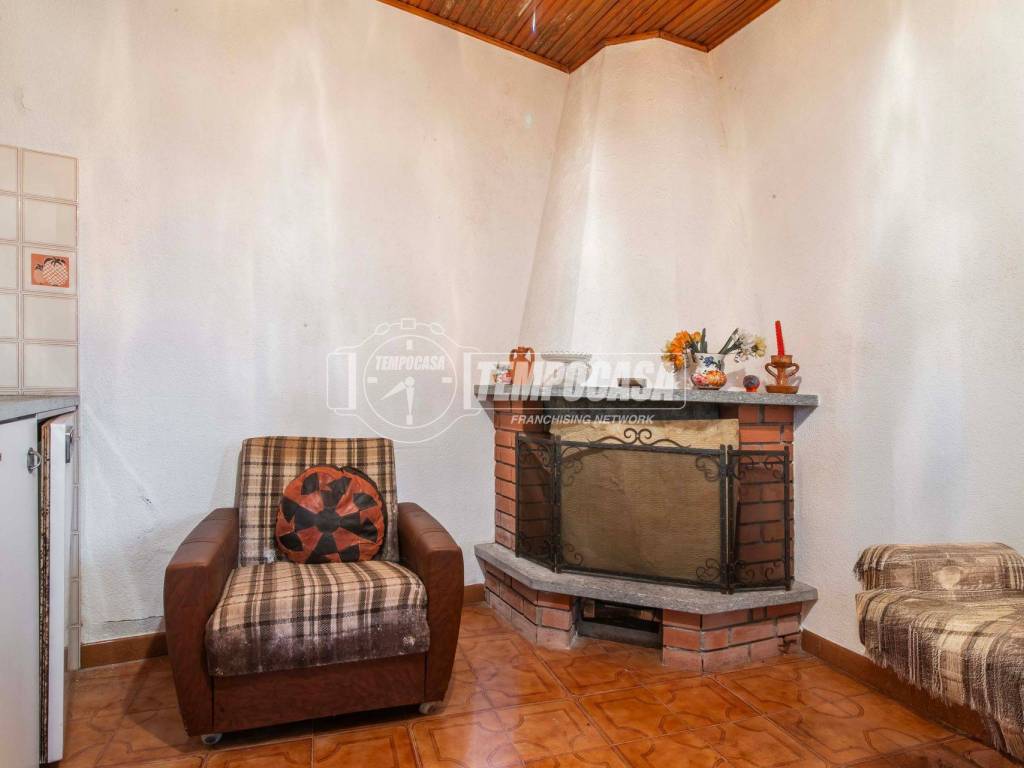 casa indipendente in vendita ad Alta Valle Intelvi in zona Ramponio Verna