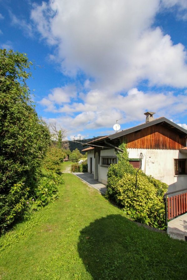 appartamento in vendita ad Alta Valle Intelvi in zona Pellio Intelvi