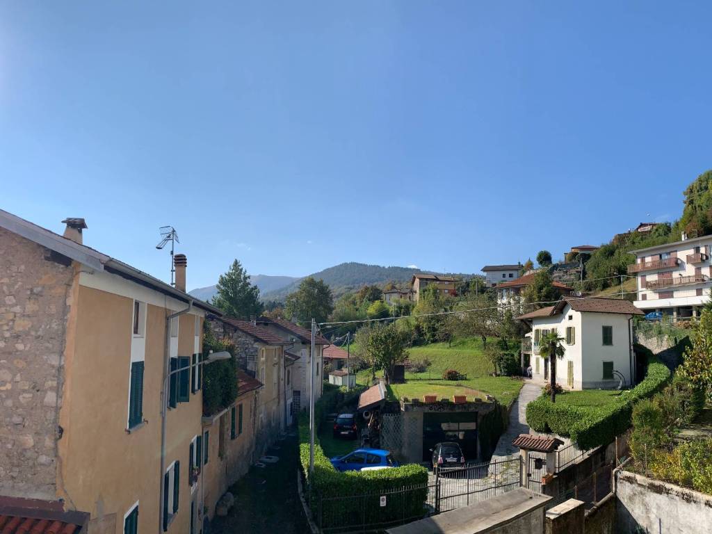 casa indipendente in vendita ad Alta Valle Intelvi in zona Pellio Intelvi