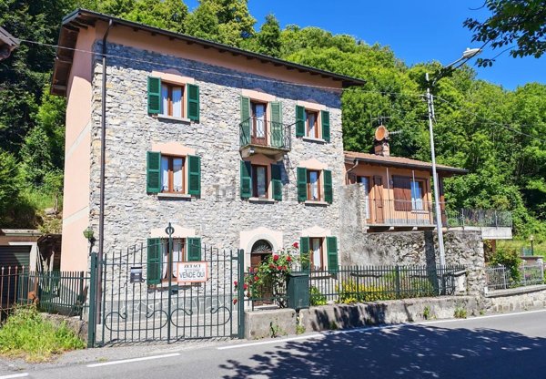 casa indipendente in vendita ad Alta Valle Intelvi in zona Lanzo d'Intelvi
