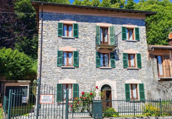 casa indipendente in vendita ad Alta Valle Intelvi in zona Pellio Intelvi