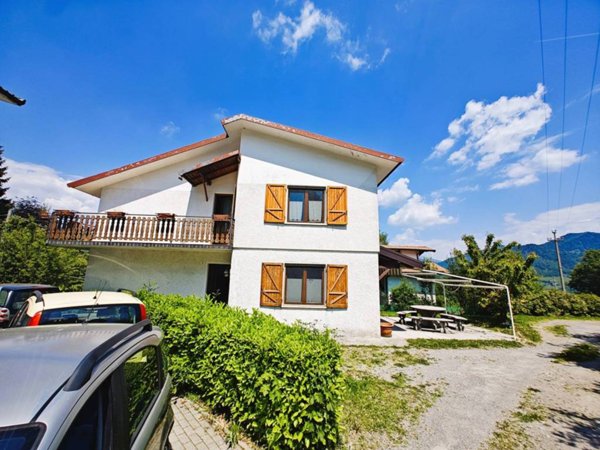casa indipendente in vendita ad Alta Valle Intelvi in zona Pellio Intelvi