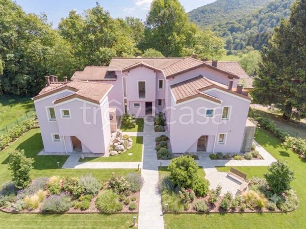casa indipendente in vendita ad Alta Valle Intelvi in zona Lanzo d'Intelvi