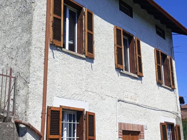 casa indipendente in vendita ad Alta Valle Intelvi in zona Lanzo d'Intelvi