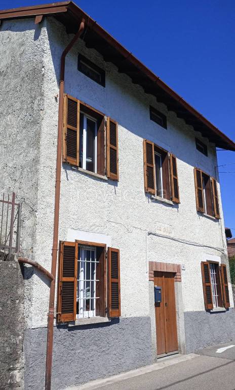 casa indipendente in vendita ad Alta Valle Intelvi in zona Scaria