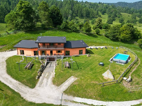 negozio in vendita ad Alta Valle Intelvi in zona Pellio Intelvi