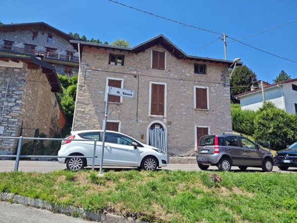 casa indipendente in vendita ad Alta Valle Intelvi in zona Lanzo d'Intelvi
