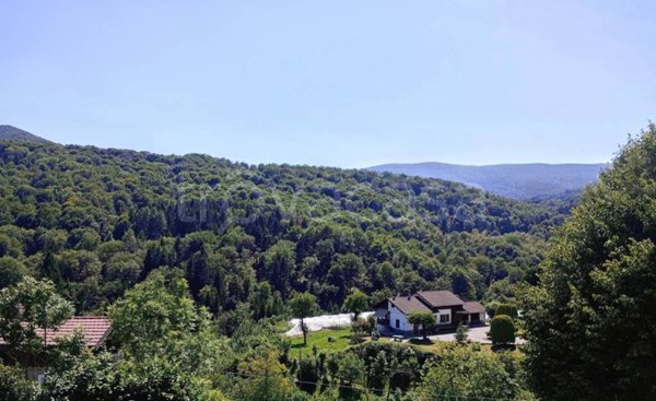 casa indipendente in vendita ad Alta Valle Intelvi in zona Scaria