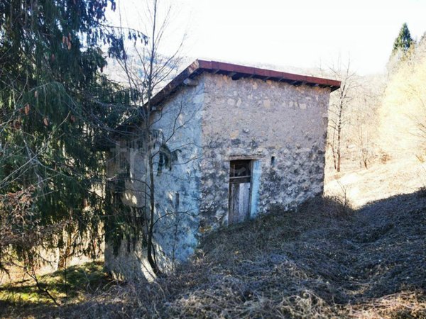 appartamento in vendita ad Alta Valle Intelvi in zona Ramponio Verna