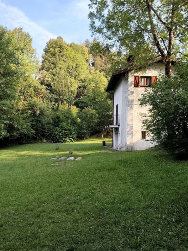 casa indipendente in vendita ad Alta Valle Intelvi in zona Pellio Intelvi