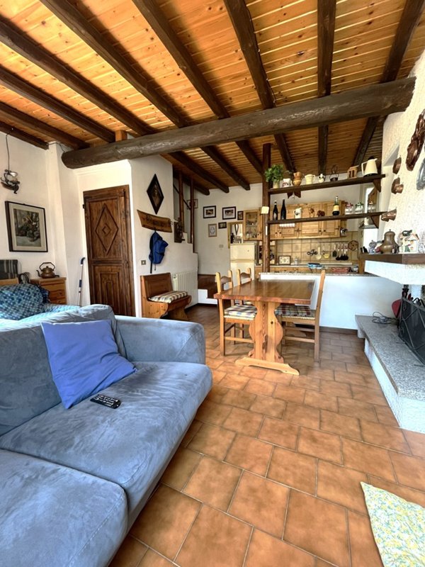 appartamento in vendita ad Alta Valle Intelvi in zona Ramponio Verna