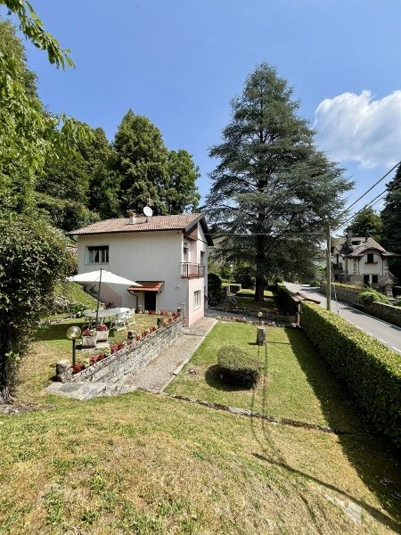 casa indipendente in vendita ad Alta Valle Intelvi in zona Lanzo d'Intelvi