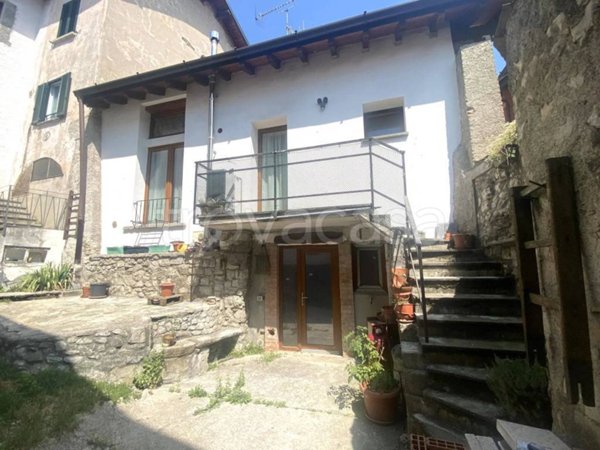 appartamento in vendita ad Alta Valle Intelvi in zona Scaria