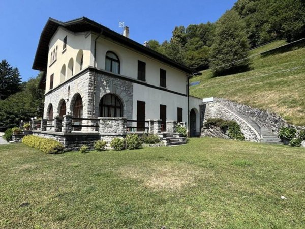 appartamento in vendita ad Alta Valle Intelvi in zona Lanzo d'Intelvi