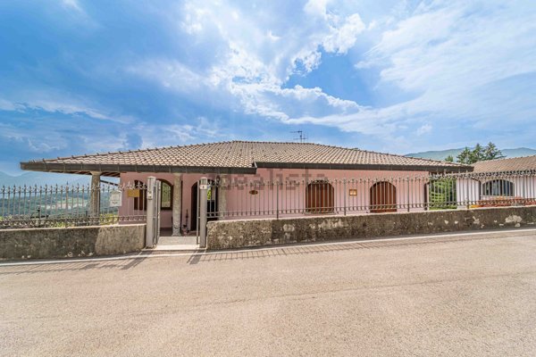 casa indipendente in vendita ad Alta Valle Intelvi in zona Scaria