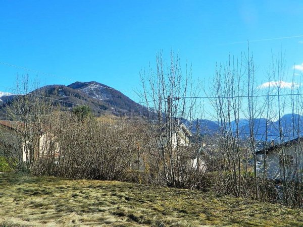 terreno edificabile in vendita ad Alta Valle Intelvi in zona Pellio Intelvi