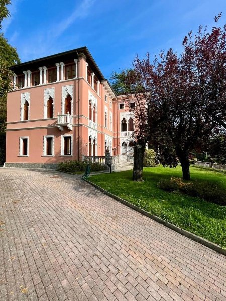 appartamento in vendita ad Alta Valle Intelvi in zona Lanzo d'Intelvi