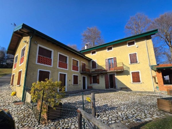casale in vendita ad Alta Valle Intelvi in zona Lanzo d'Intelvi