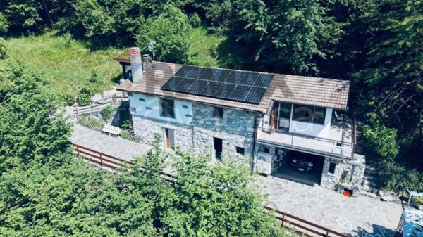 casa indipendente in vendita ad Alta Valle Intelvi in zona Ramponio Verna