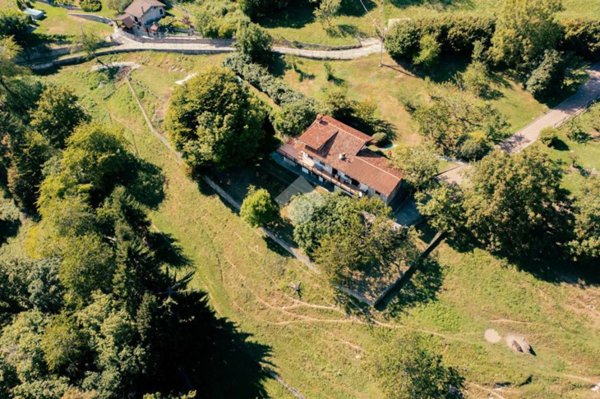casa indipendente in vendita ad Alta Valle Intelvi in zona Ramponio Verna