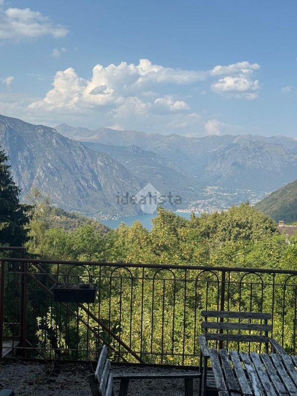 appartamento in vendita ad Alta Valle Intelvi in zona Pellio Intelvi