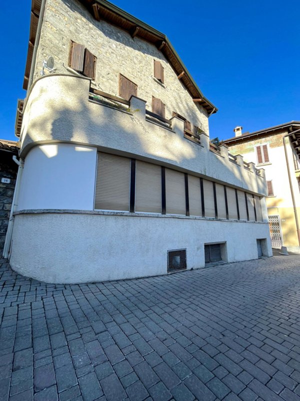 locale commerciale in vendita ad Alta Valle Intelvi in zona Scaria