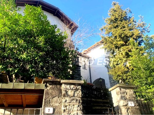 casa indipendente in vendita ad Alta Valle Intelvi in zona Lanzo d'Intelvi