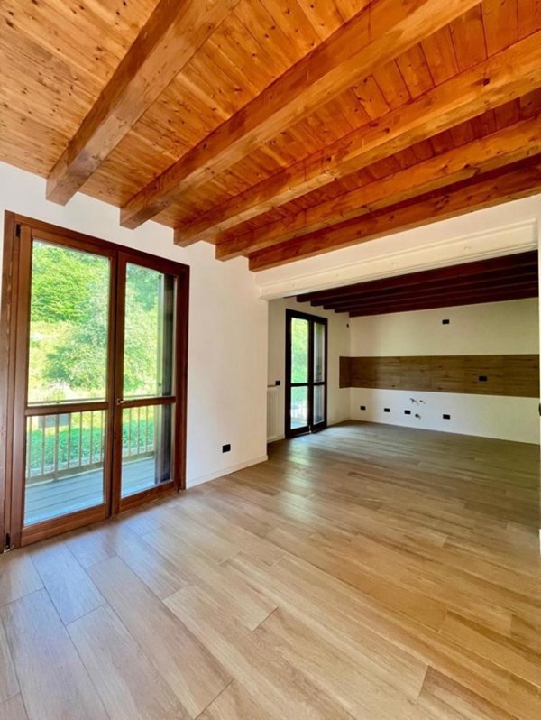 appartamento in vendita ad Alta Valle Intelvi in zona Lanzo d'Intelvi