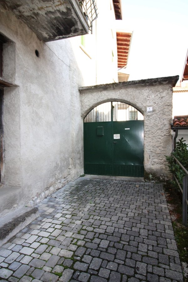 appartamento in vendita ad Alta Valle Intelvi in zona Ramponio Verna