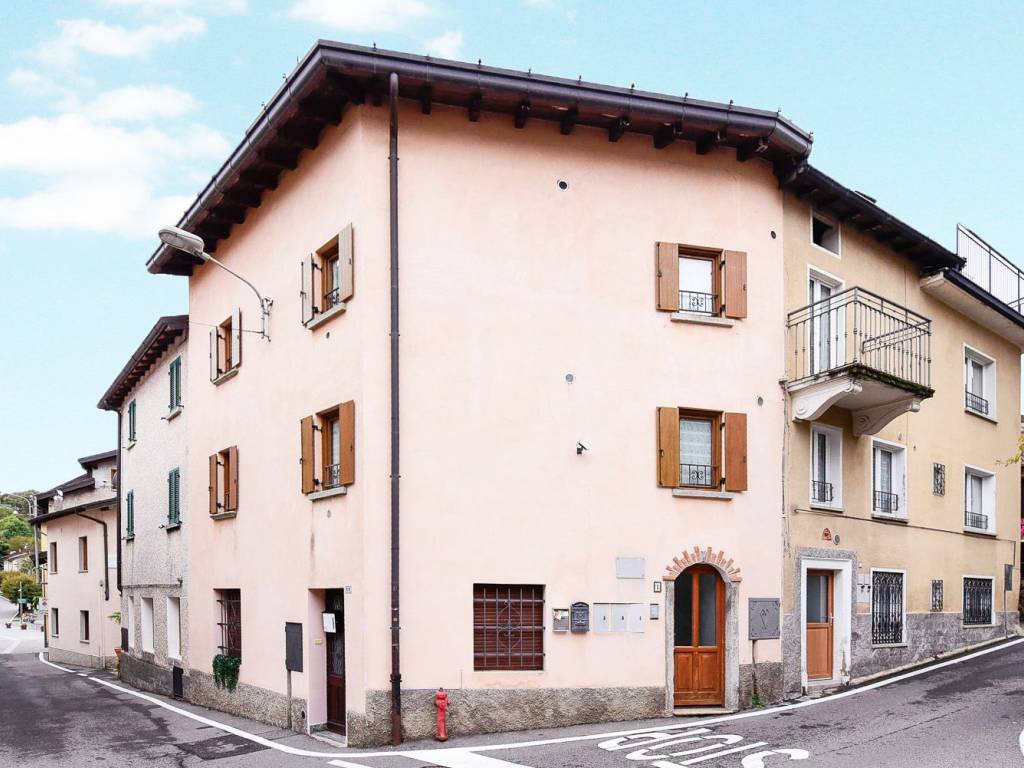 appartamento in vendita ad Alta Valle Intelvi in zona Pellio Intelvi