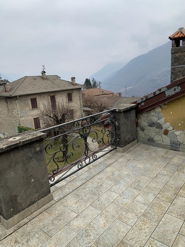 casa indipendente in vendita ad Alta Valle Intelvi in zona Ramponio Verna
