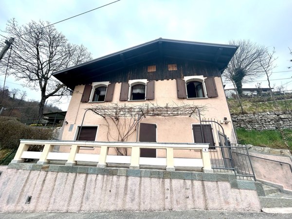 casa indipendente in vendita ad Alta Valle Intelvi in zona Scaria