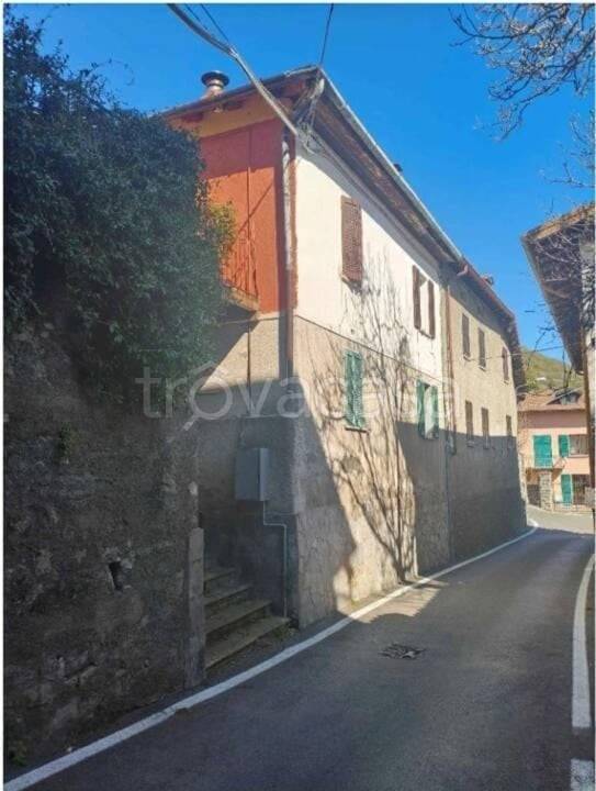 casa indipendente in vendita ad Alta Valle Intelvi in zona Ramponio Verna