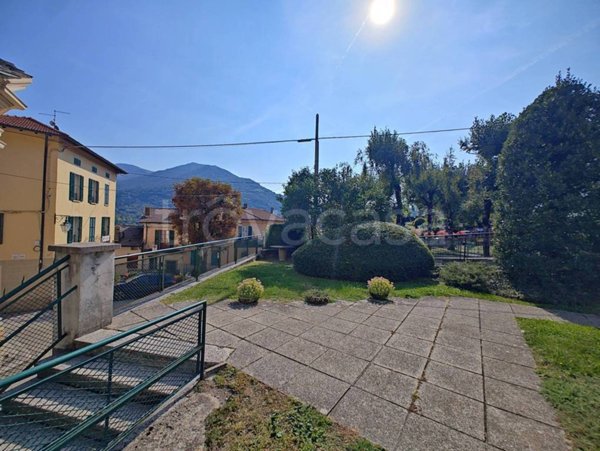 appartamento in vendita ad Alta Valle Intelvi in zona Ramponio Verna