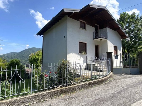 appartamento in vendita ad Alta Valle Intelvi in zona Lanzo d'Intelvi