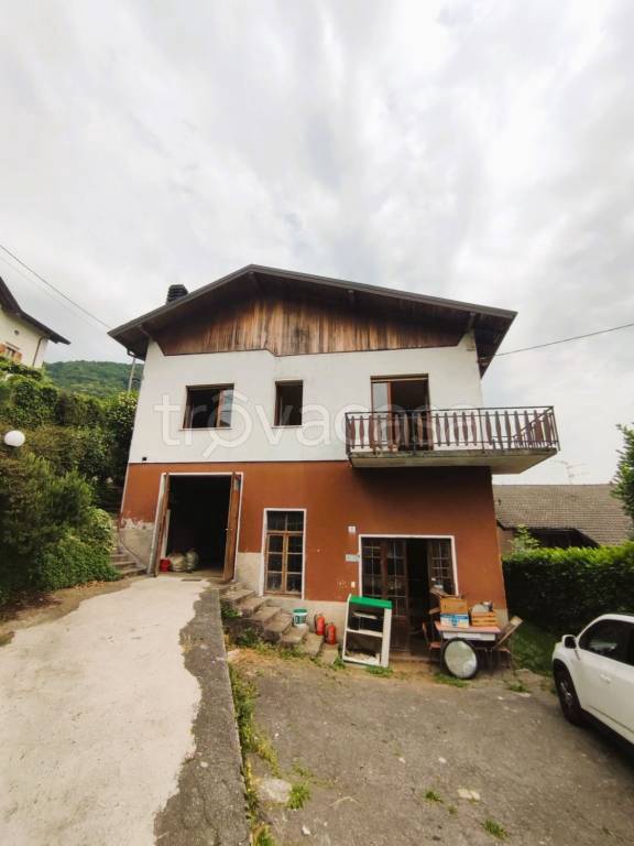 casa indipendente a Centro Valle Intelvi in zona Castiglione d'Intelvi