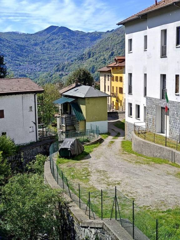 casa indipendente a Centro Valle Intelvi in zona Castiglione d'Intelvi