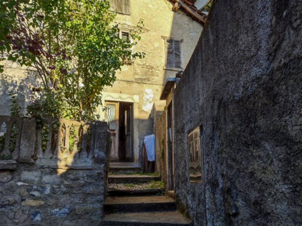casa indipendente a Centro Valle Intelvi in zona Castiglione d'Intelvi