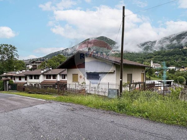 casa indipendente a Centro Valle Intelvi in zona Castiglione d'Intelvi