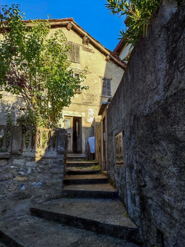 casa indipendente a Centro Valle Intelvi in zona Castiglione d'Intelvi