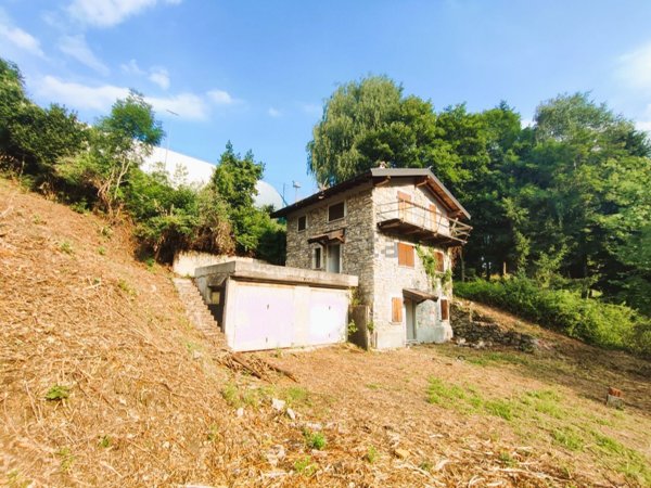 pentavano in vendita a Centro Valle Intelvi