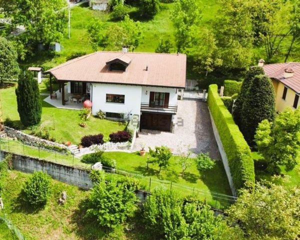 casa indipendente a Centro Valle Intelvi in zona Castiglione d'Intelvi