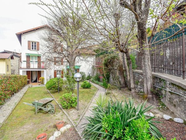 casa indipendente a Centro Valle Intelvi in zona Castiglione d'Intelvi