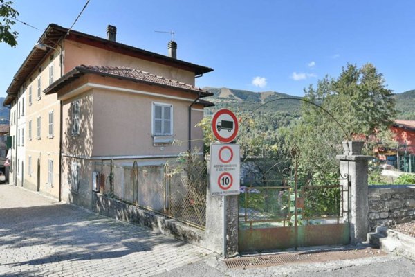 casa indipendente a Centro Valle Intelvi in zona Castiglione d'Intelvi
