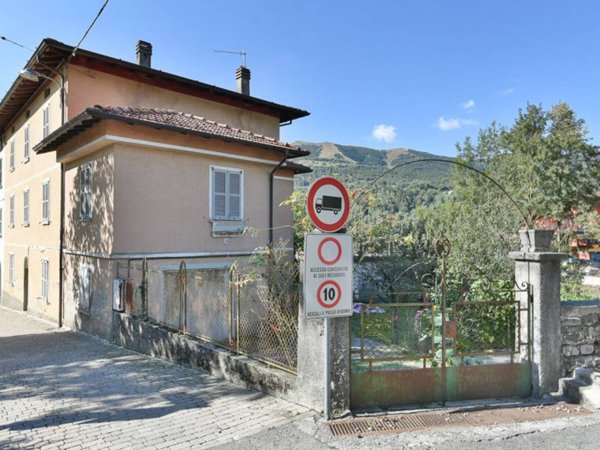 casa indipendente a Centro Valle Intelvi in zona Castiglione d'Intelvi