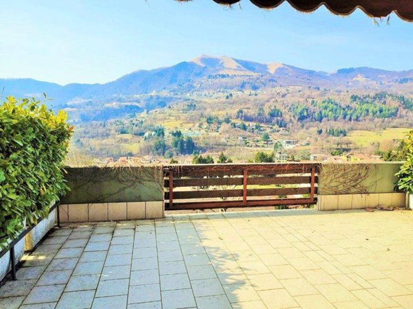 appartamento in vendita a Centro Valle Intelvi in zona Castiglione d'Intelvi
